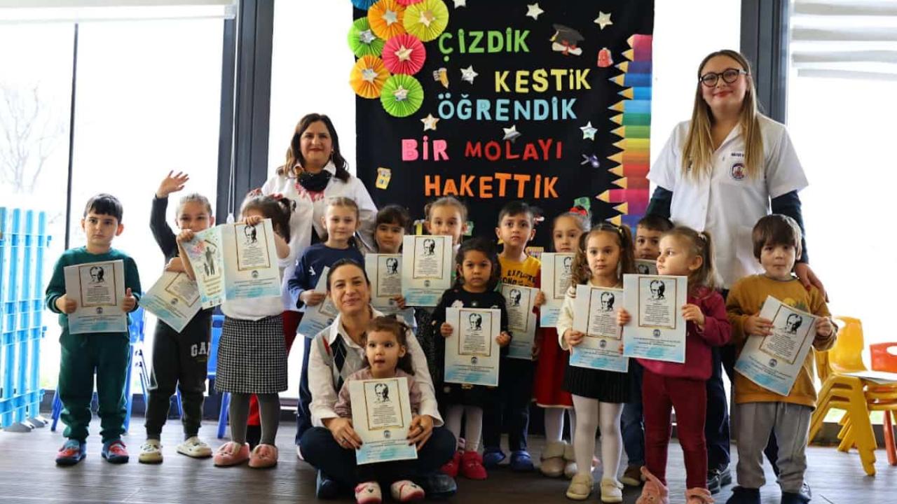 Atatürk’ün İsmi de Resmi de Yüreklerde!