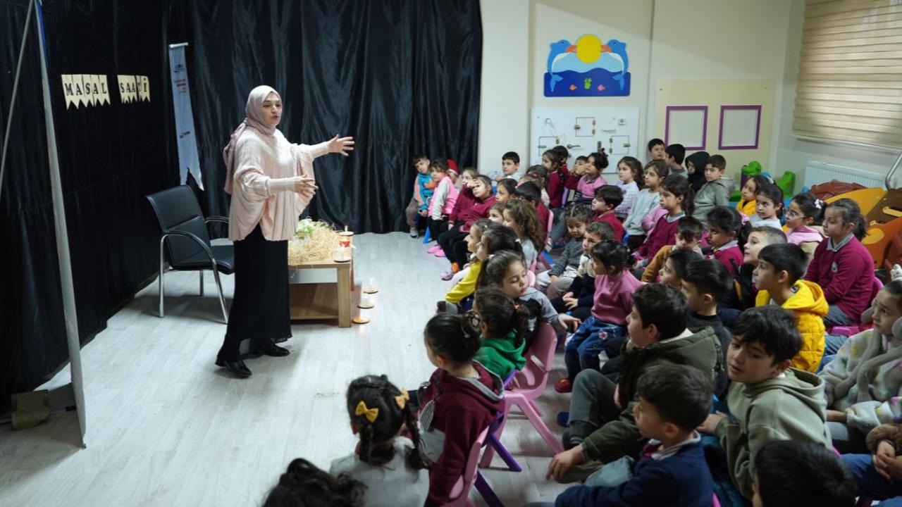Edebiyatın Şehrinde Minikler Masal Yolculuğuna Çıktı