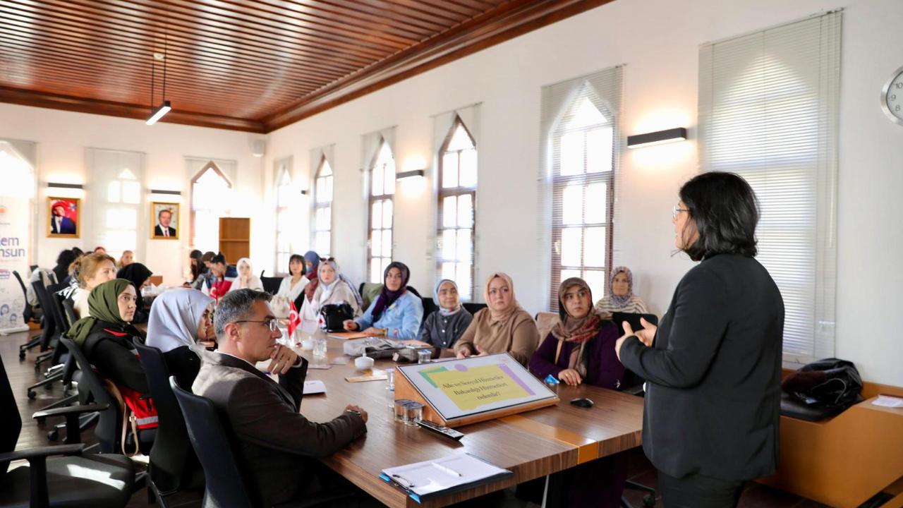 Samsun’da Aileler Geleceğe Hazırlanıyor: Aile Akademisi’nde Mezuniyet Gururu