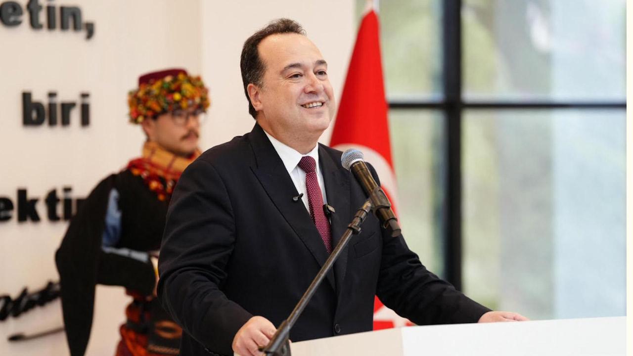 ‘Sarışın Bir Kurt: Mustafa Kemal Atatürk’ Sergisi Manisa’da Açıldı
