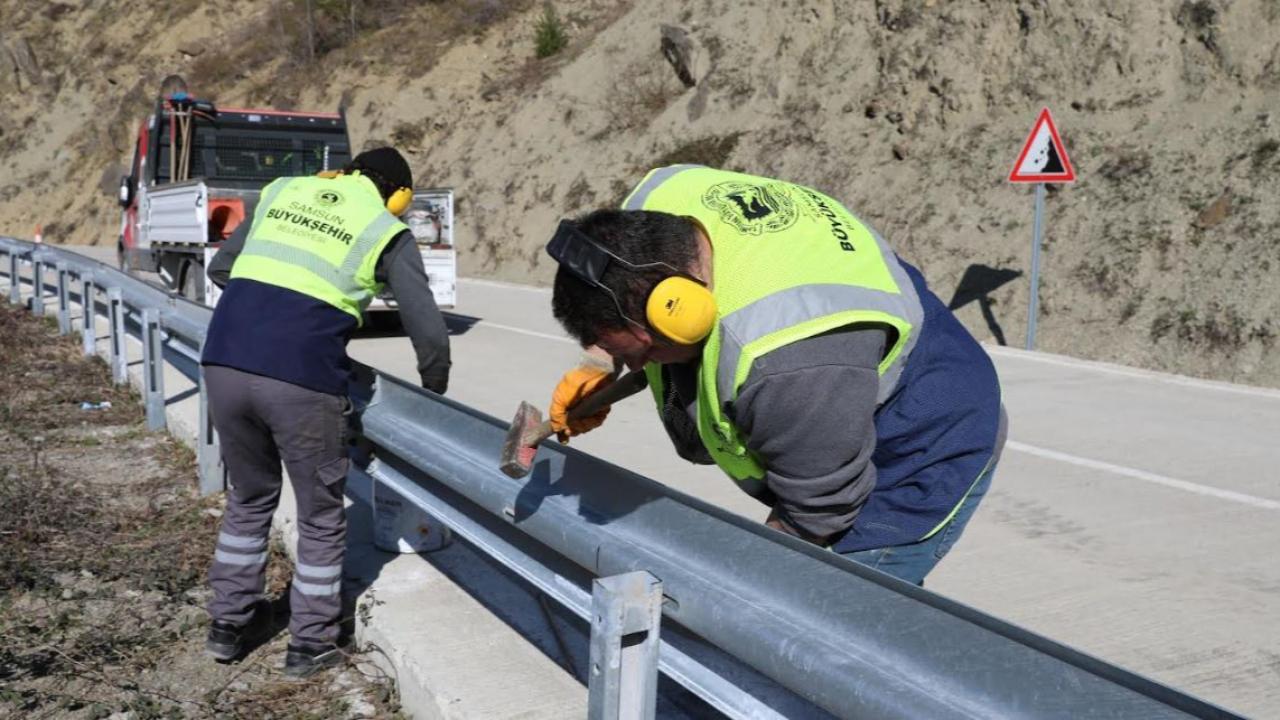 Ayvacık’ta Trafik Güvenliği Güçleniyor: Otokorkuluk Çalışmaları Sürüyor