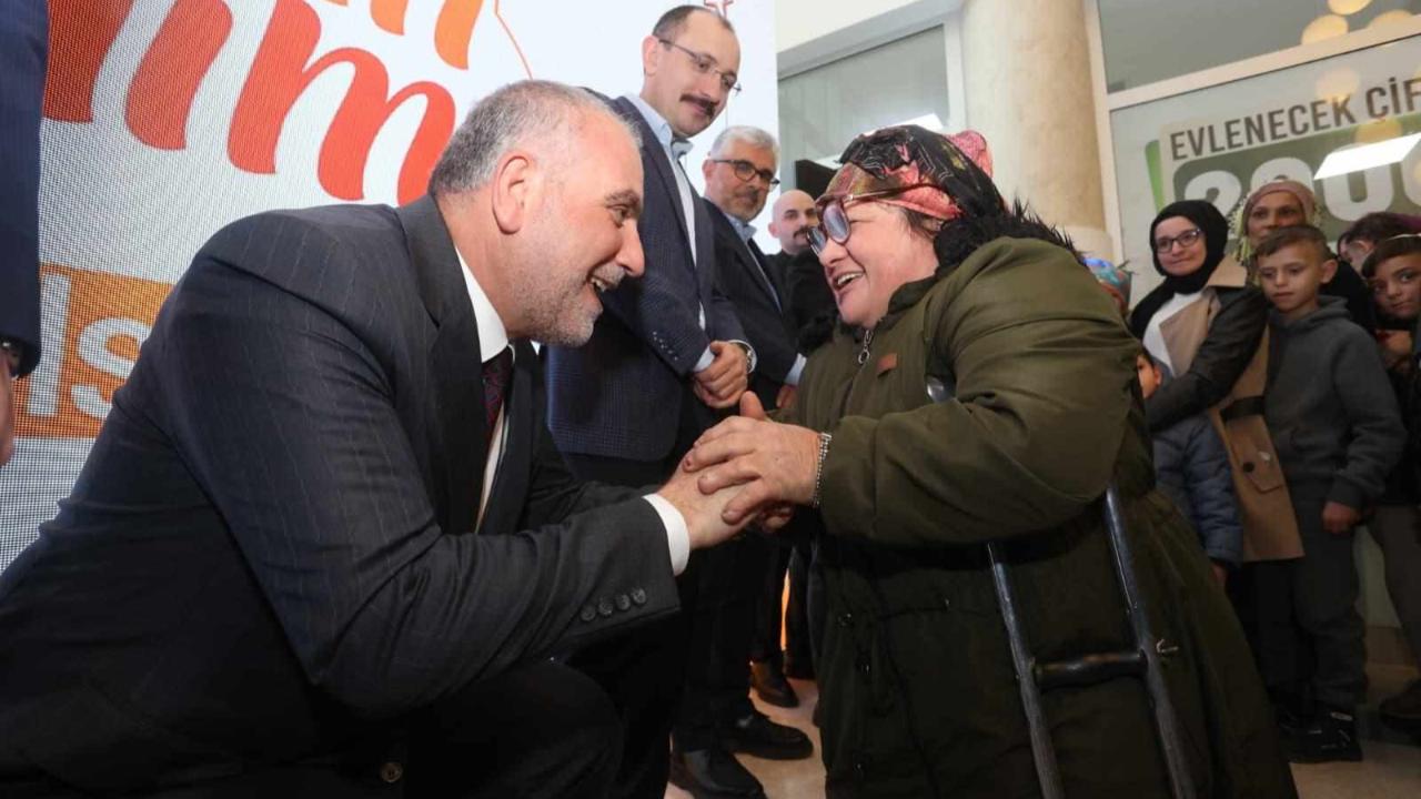 Canik’te Bayramlaşma Coşkusu: İlçe Meydanı Doldu Taştı