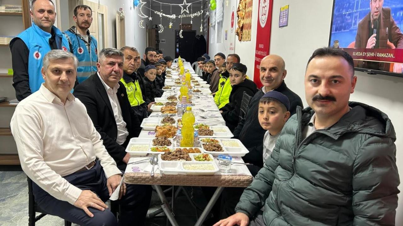 Havza Kaymakamı Ayvat Genç Hafız Adayları İle İftar Yaptı