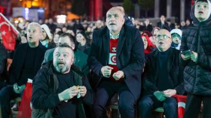 Canik’te dev ekranla milli maç coşkusu meydanı doldurdu