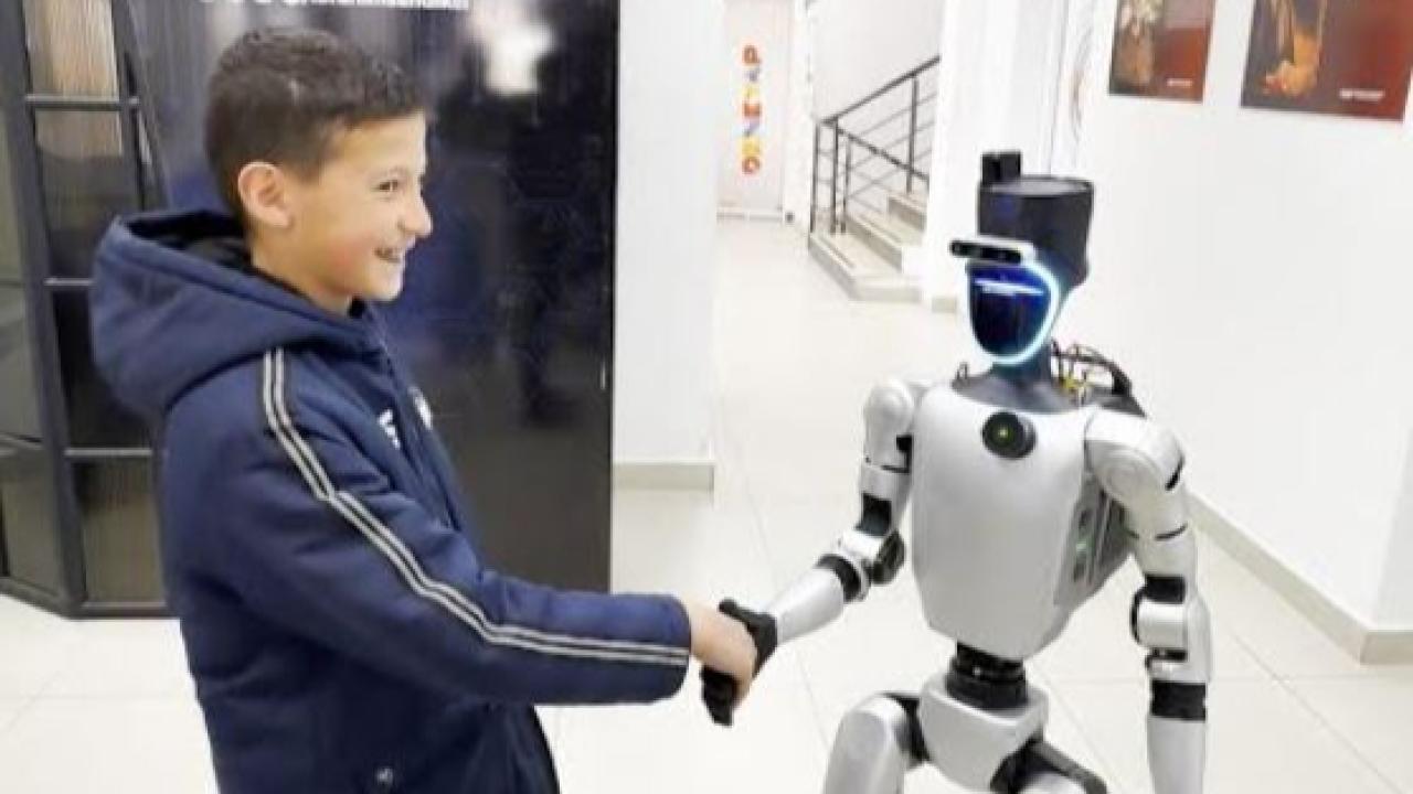 Sınav Heyecanı Teknolojiyle Buluştu: Canik'te Öğrencileri İnsansı Robot CANİKMAN Karşıladı!