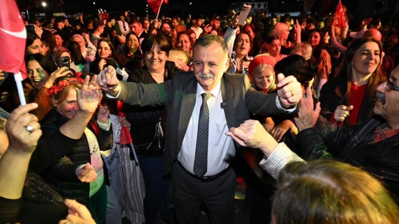 Manisa’da Romanlar Gecesi coşkusu: meydan doldu taştı