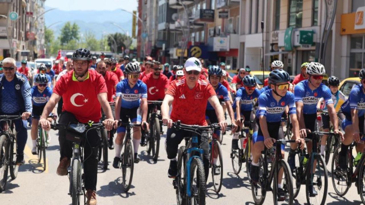 Büyükakın 19 Mayıs Coşkusunu Gençlerle Yaşadı