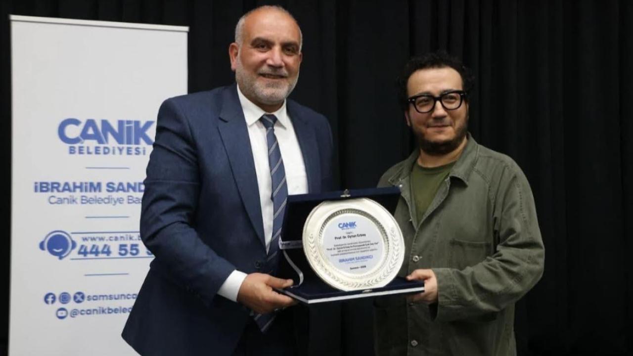 Canik’te Oytun Erbaş Yoğunluğu: Salonlar Tıklım Tıklım Doldu