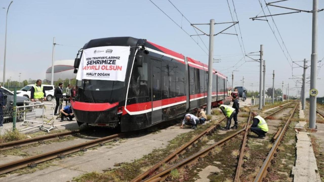 Samsun’da Ulaşımın "Yerli" Gücü Raya İniyor: İlk Tramvay Geldi!