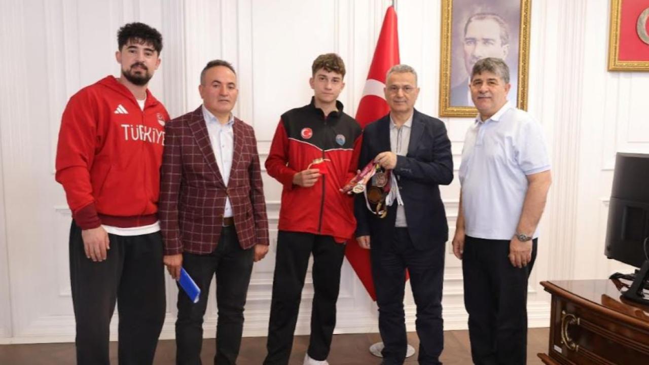 Avrupa Madalyalarıyla Döndü, İlk Ziyaret Başkan Kurnaz'a