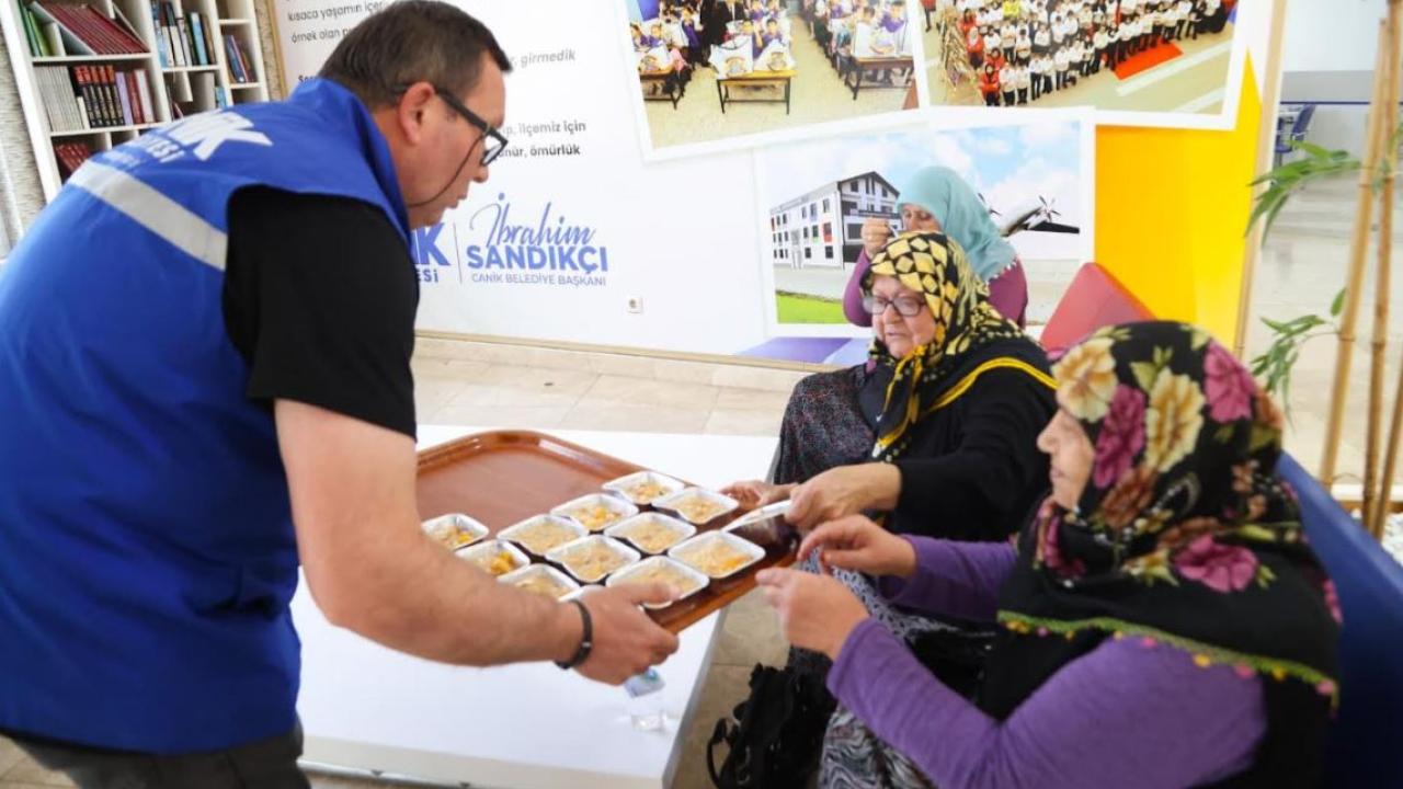 Canik'te Aşure Bereketi Paylaşıldı