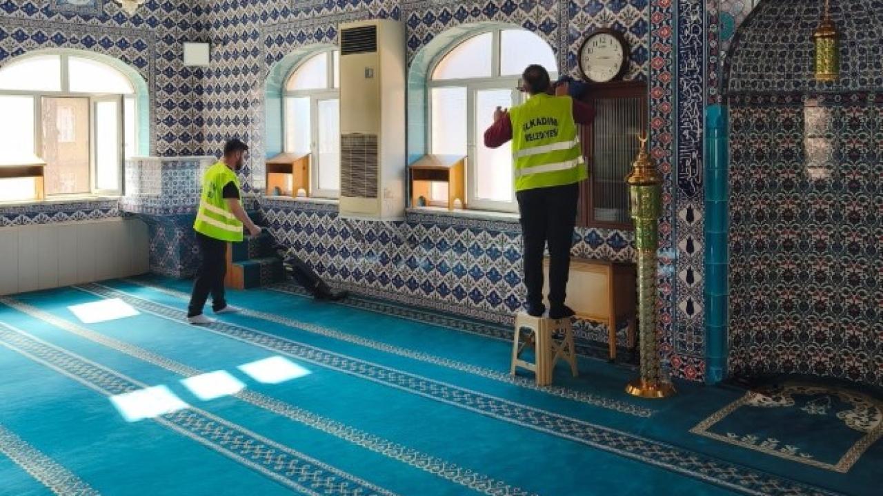 İlkadım'da İbadethaneler Her Gün Titizlikle Temizleniyor