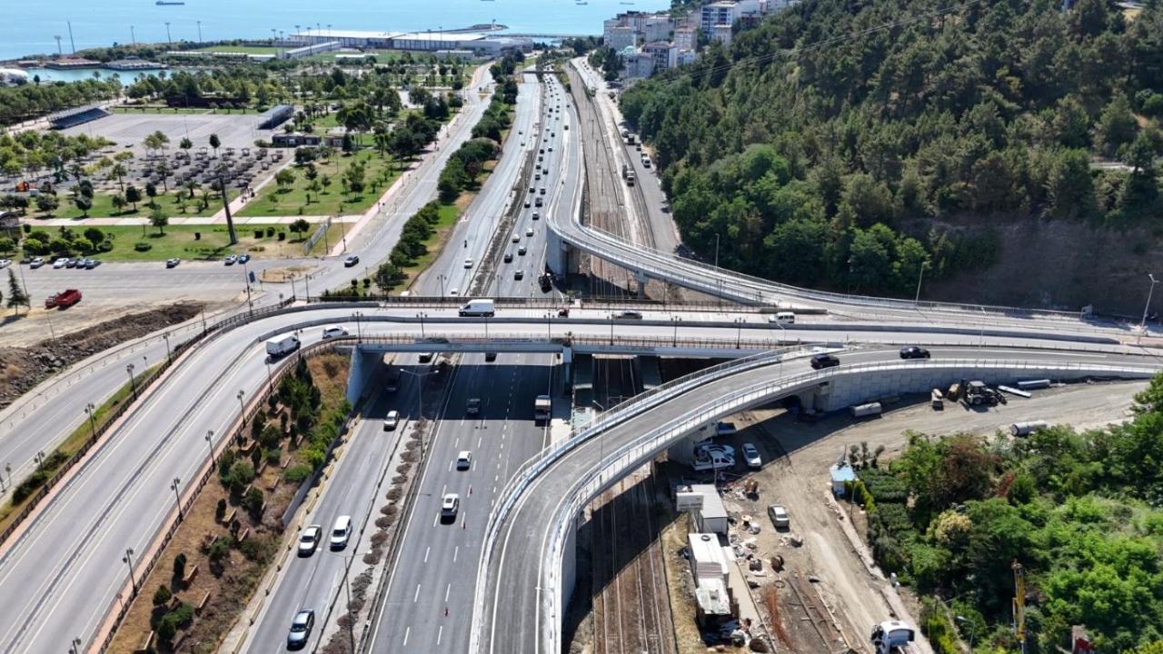 Samsun Trafiğinde Kritik Eşik: Kenan Şara Kavşağı'nda İki Yeni Yol Açıldı