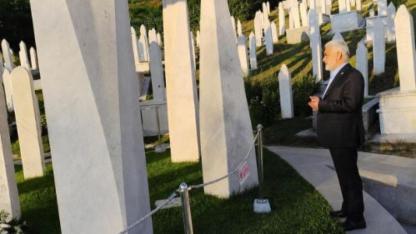 Yapıcıoğlu Srebrenitsa'da: "Soykırımı Unutmak Yeni Acılara Kapı Aralar"